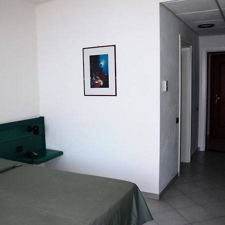 Hotel Miralonga La Maddalena  Exteriör bild