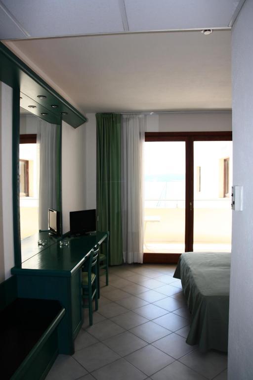 Hotel Miralonga La Maddalena  Rum bild