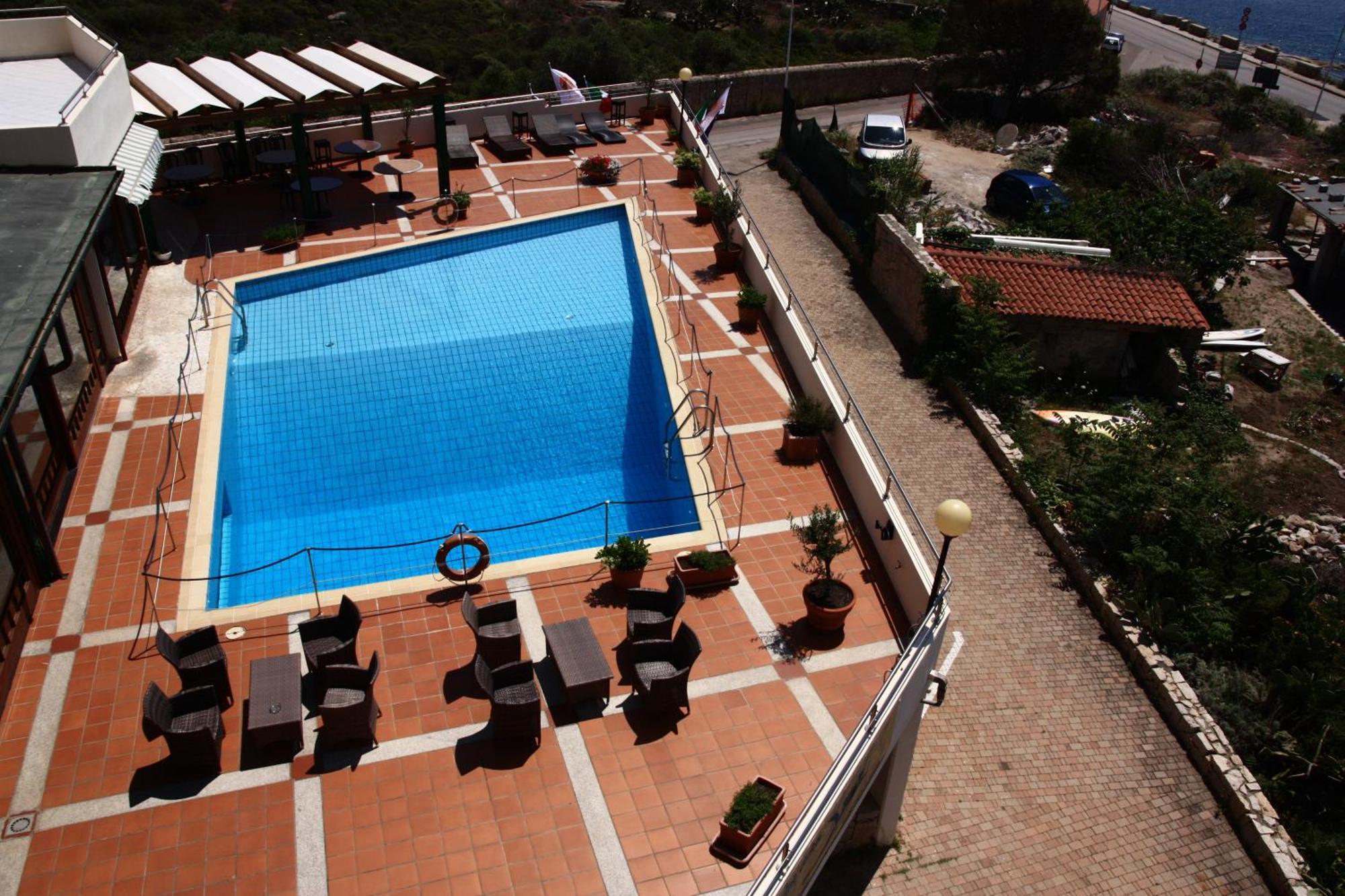 Hotel Miralonga La Maddalena  Exteriör bild