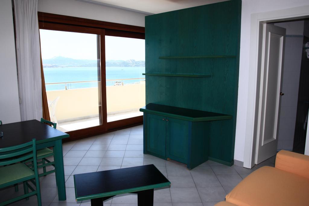 Hotel Miralonga La Maddalena  Exteriör bild