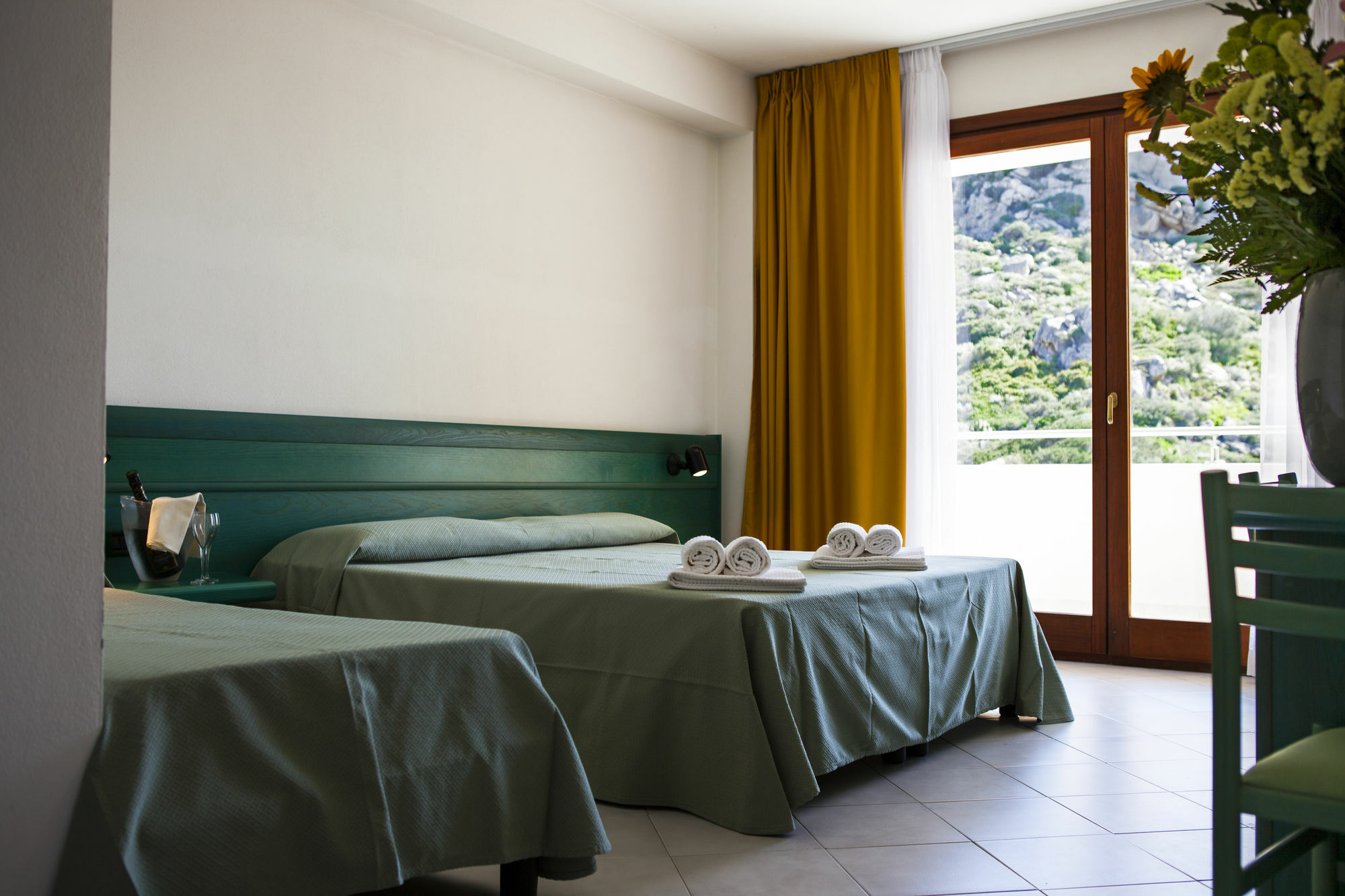 Hotel Miralonga La Maddalena  Exteriör bild