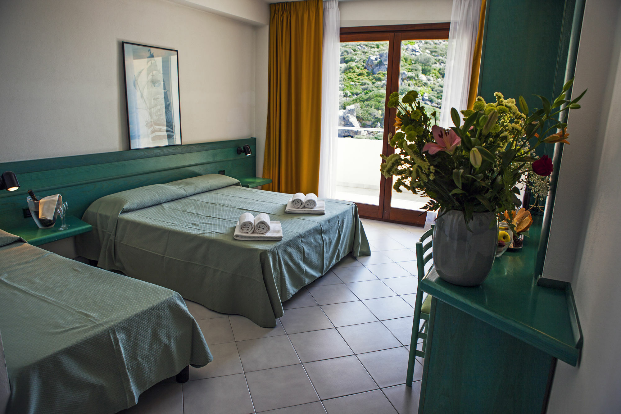Hotel Miralonga La Maddalena  Exteriör bild