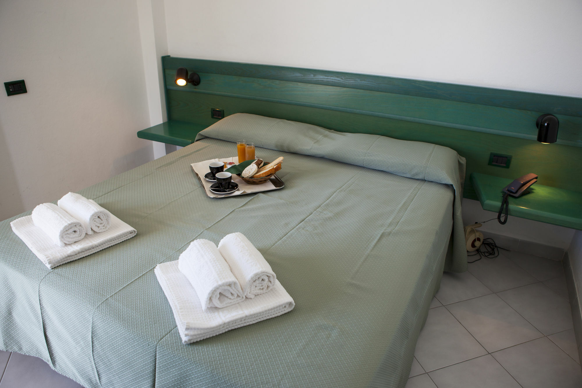 Hotel Miralonga La Maddalena  Exteriör bild