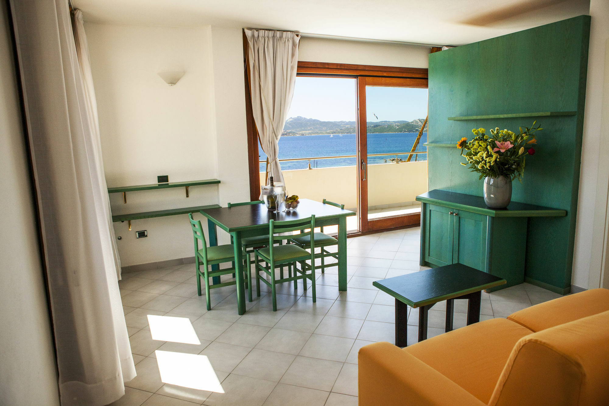 Hotel Miralonga La Maddalena  Exteriör bild